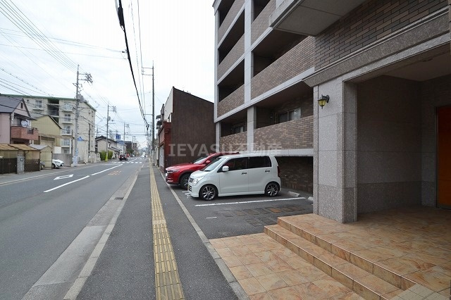蘭ビルの駐車場