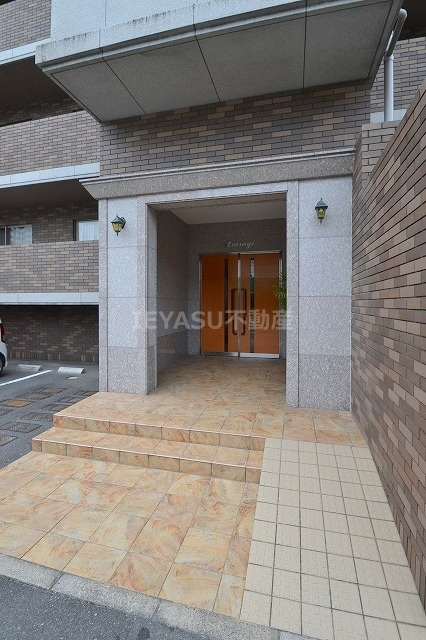 蘭ビルのエントランス