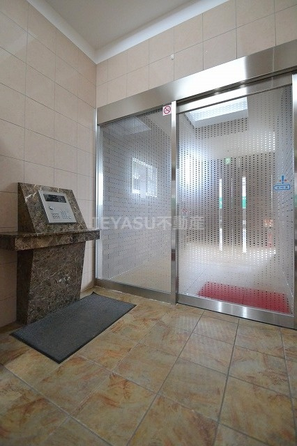 蘭ビルのエントランス