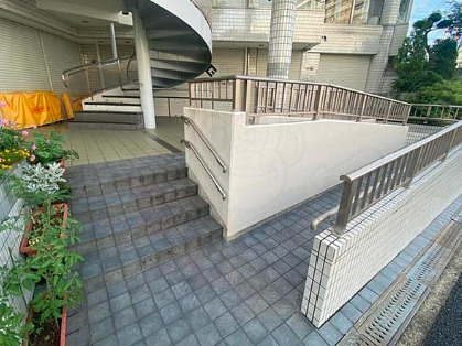 グリーンヒル松本のエントランス|毎日通るエントランスはこのようになっています