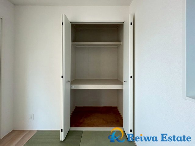 新築戸建　茅ヶ崎市柳島2丁目の収納|来客用の布団や季節外の家電など、大きさを問わず様々なものを収納できる押入。