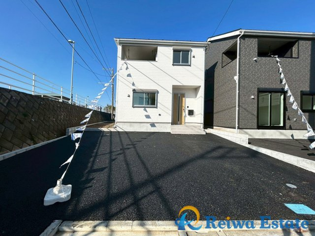 新築戸建　茅ヶ崎市柳島2丁目の駐車場|お車を2台並べて停められるゆとりあるカースペースを完備！※車種による