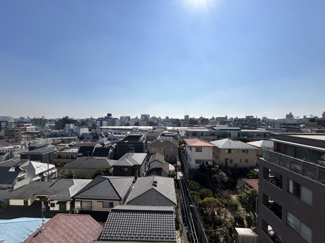 【展望】 | 眼前に広がる空の雄大さと、このお部屋の自慢の一つである「眺望」をご覧ください。毎日、この景色を独り占めできる新生活に夢が広がります。～即日のご見学可能～　お問合せはお気軽にどうぞ。