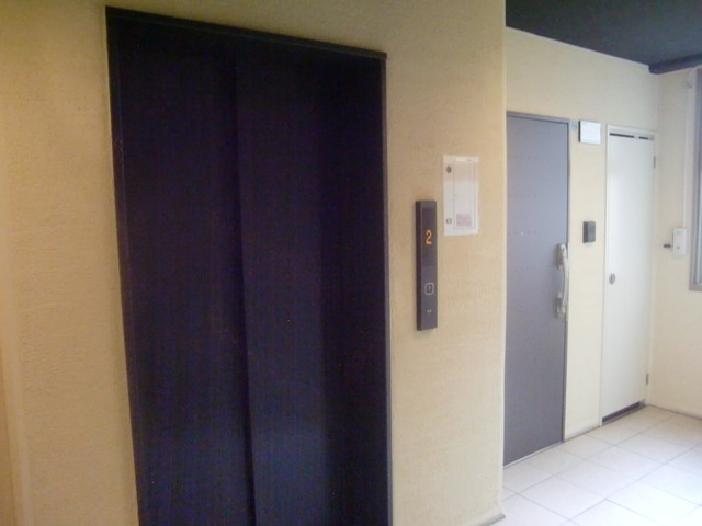 ＫＴＧ　ＲＥＳＩＤＥＮＣＥ　芦屋西のエントランス|エレベーター