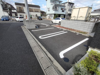 【駐車場】 | アバンツァート岩槻 | 駐車場に車を止められます