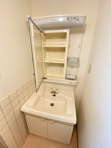 【独立洗面台】 | マンション富紀 | 同タイプ別室の写真です