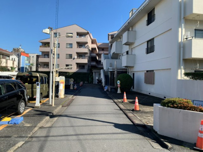 【エントランス】 | マンション富紀 | 西原1丁目の閑静な住宅街。