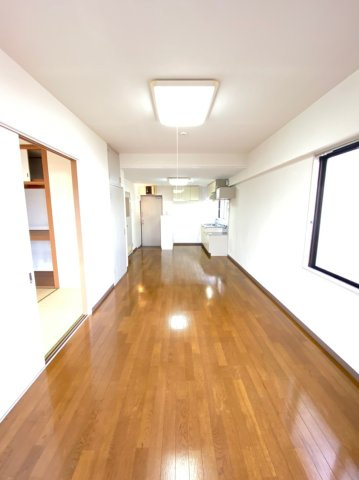 【居間・リビング】 | マンション富紀 | 同タイプ別室の写真です