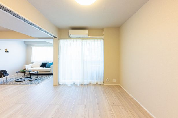 ライオンズマンション茅ヶ崎中央公園の洋室|約6帖の洋室。ウォールドアを閉めると独立したお部屋としての活用も可能