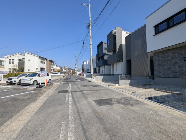 MELDIA長久手市作田2丁目の前面道路含む現地写真