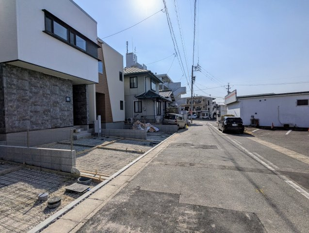 MELDIA長久手市作田2丁目の前面道路含む現地写真