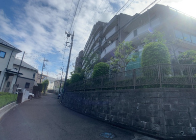 【外観】 | ライオンズヒルズ町田第二 | マンションの外観は非常に重要なポイントです！外観の善し悪しは資産価値に大きな影響を与えます。外観のいいマンションを購入することで、高値で売却がしやすく、買い手が見つかりやすいというメリットがあります。