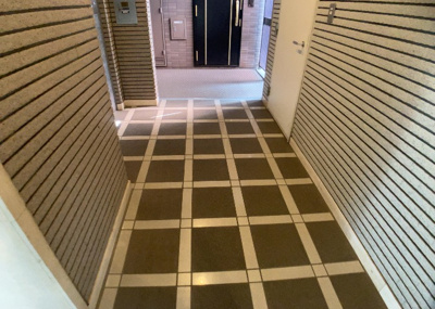 【その他共用部分】 | ライオンズヒルズ町田第二 | 共有部分は、住民なら誰もが使える設備のこと。例えば駐車場やエレベーター、インターネット設備、セキュリティ設備などがあります。他にも、マンションの廊下・外部階段やエントランス・ゴミ置き場などがあります。