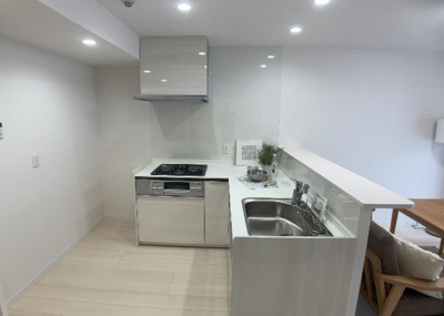 【キッチン】 | ライオンズヒルズ町田第二 | 標準的なシステムキッチンの横幅は、165cm～300cm程度です。2100・2400・2550・2700などミリ単位で表記されます。普段どのように料理をするのかを想定しながら合ったサイズを選びましょう