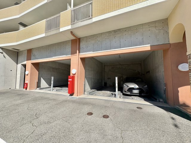 エフ・コート神戸西の駐車場