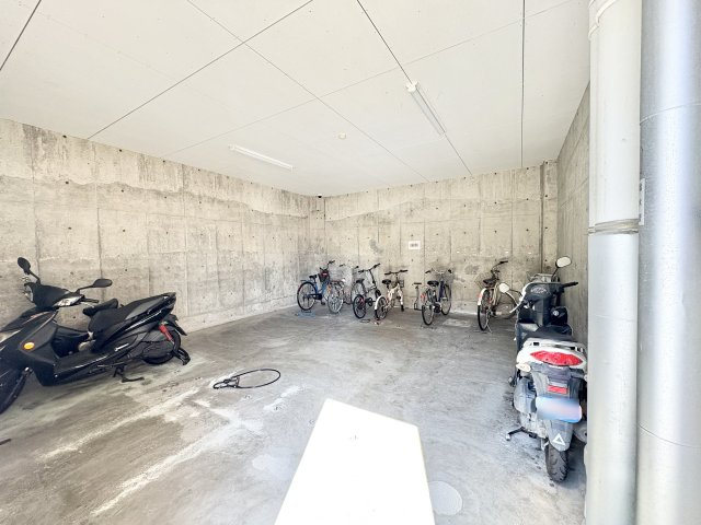 エフ・コート神戸西の駐車場