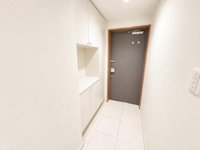エフ・コート神戸西の玄関|※画像はAI加工により家具・家電等を消去したものです。