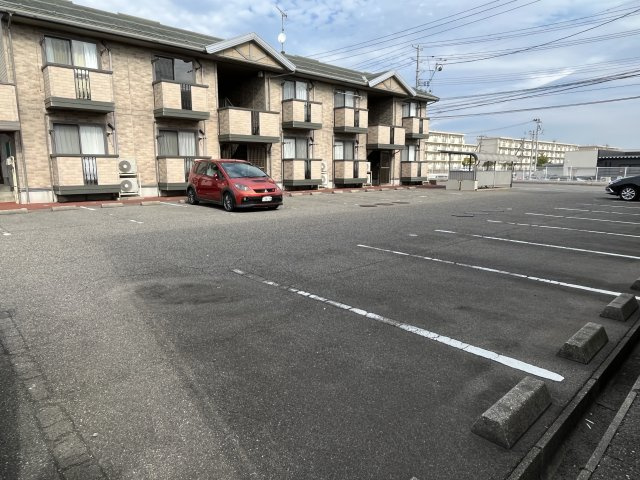 ロイスライブK　A棟　B棟（20世帯中20世帯入居）の駐車場|A棟B棟　合計20台駐車可能です