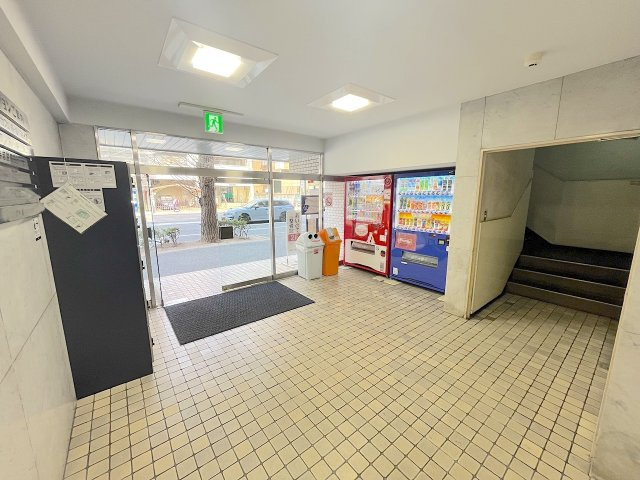 皐月マンション那の川のエントランス