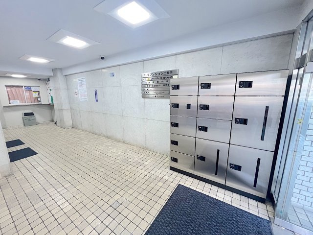 皐月マンション那の川のエントランス