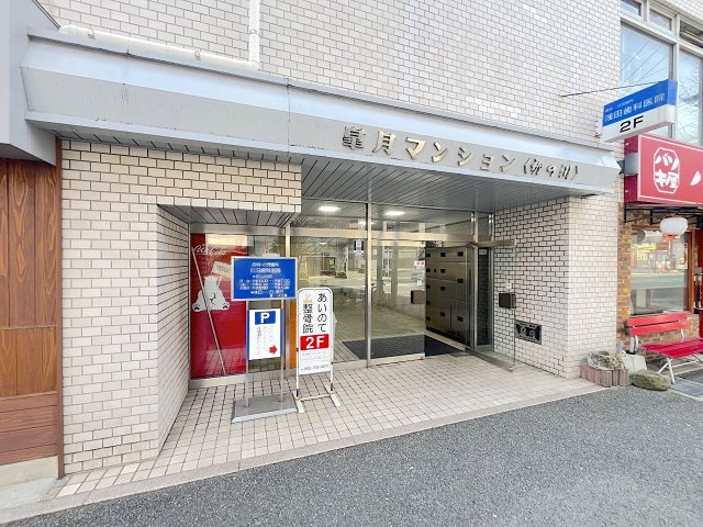 皐月マンション那の川のエントランス