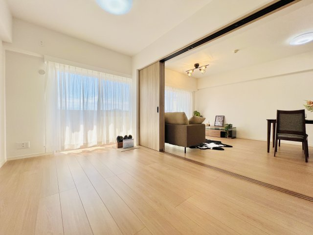 サンクレイドル高崎ガーデンコートの洋室|リビングに隣接する6.1帖の洋室♪