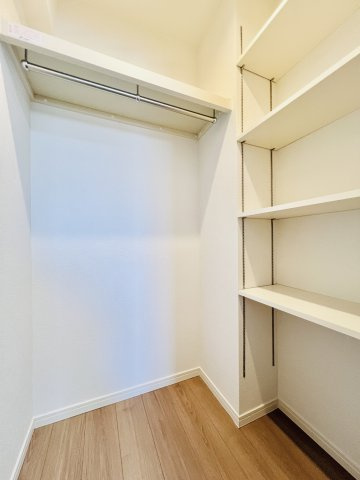 サンクレイドル高崎ガーデンコートの収納|ウォークインクローゼットは高さのある物も収納可能♪