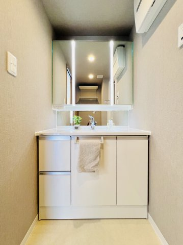 サンクレイドル高崎ガーデンコートの独立洗面台|収納力も豊富な洗面化粧台♪