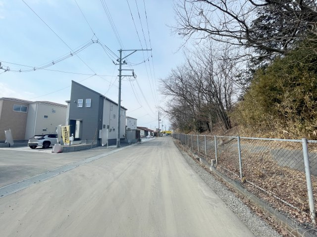 新築戸建・建売　郡山市日和田高倉　Livele Garden　全12棟の前面道路含む現地写真