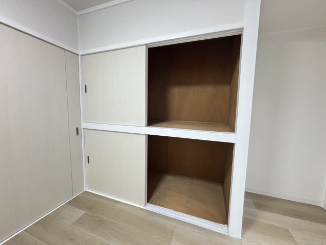 ☆押し入れタイプの収納は容量が大きいのが魅力です☆