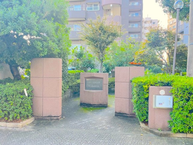 福岡市南区三宅３丁目の中古マンションのエントランス