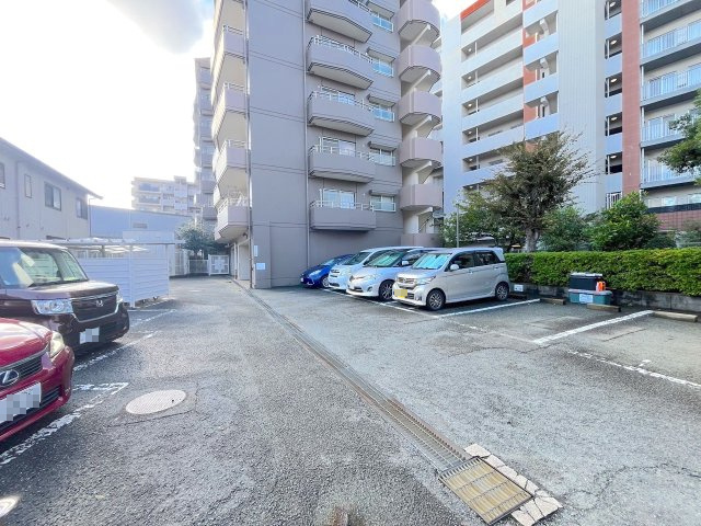 福岡市南区三宅３丁目の中古マンションの駐車場
