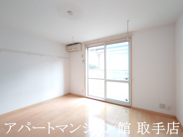 シャーメゾン白山の居間・リビング|フローリング張８．８帖