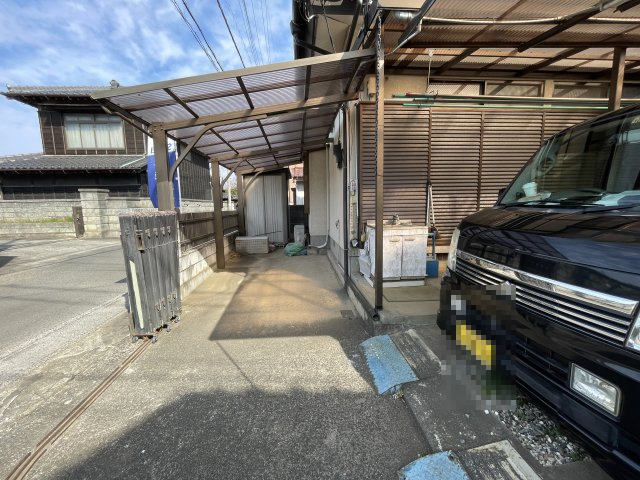 北足立郡伊奈町大字小室　中古戸建の駐車場