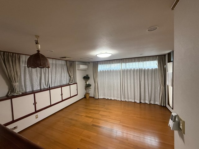 北足立郡伊奈町大字小室　中古戸建のその他|リビングです。