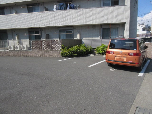 グランメール由比ヶ浜の駐車場