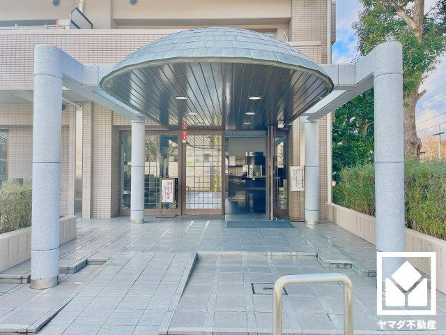 朝日プラザ伏見東のエントランス