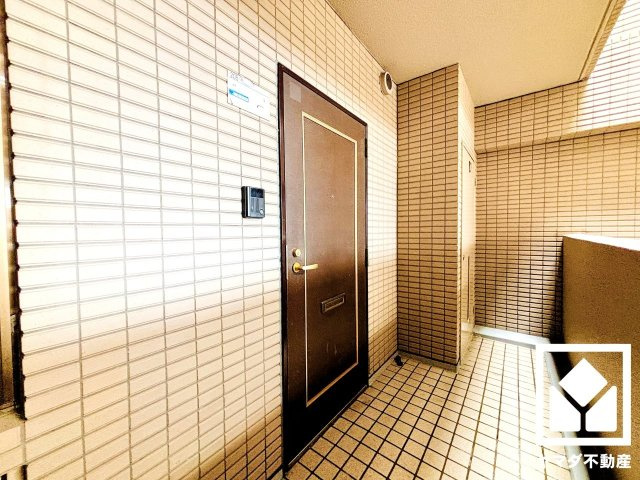 朝日プラザ伏見東の玄関