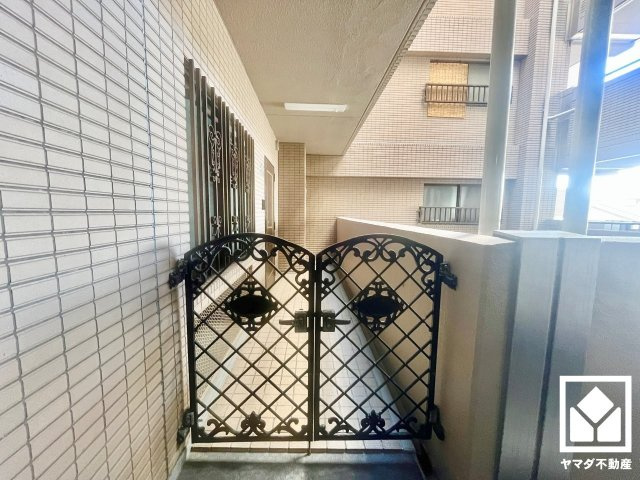 朝日プラザ伏見東の玄関