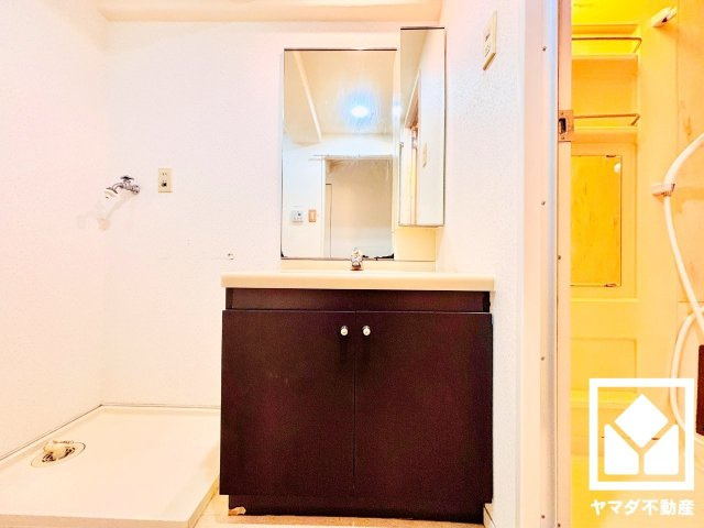 朝日プラザ伏見東の独立洗面台