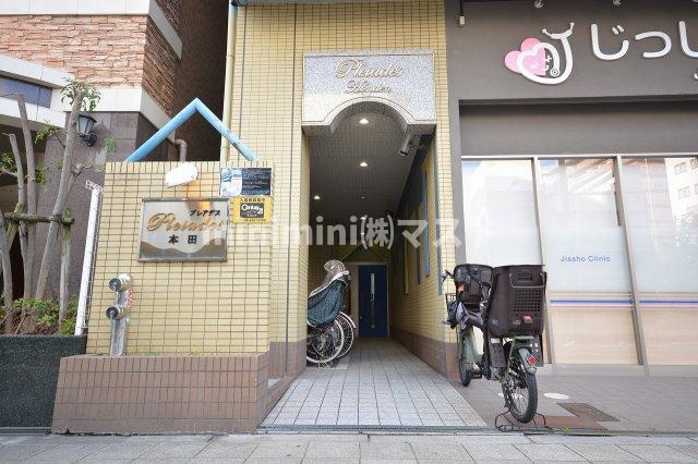 プレアデス本田のエントランス