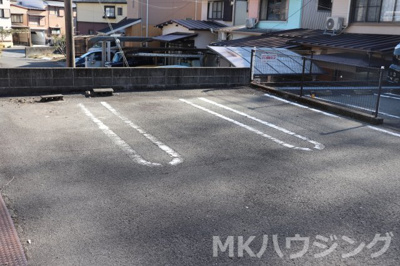 【駐車場】 | コーポエルム | 駐車スペースもあります