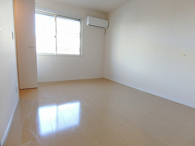 グリーンパレス宮沢の洋室