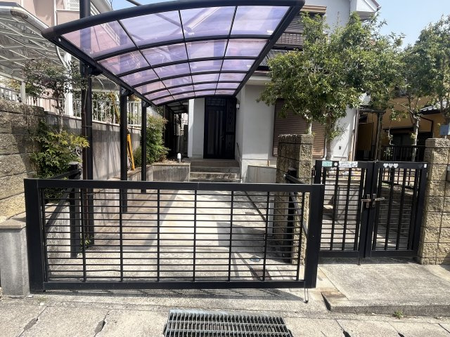 つつじが丘南2丁目戸建ての駐車場