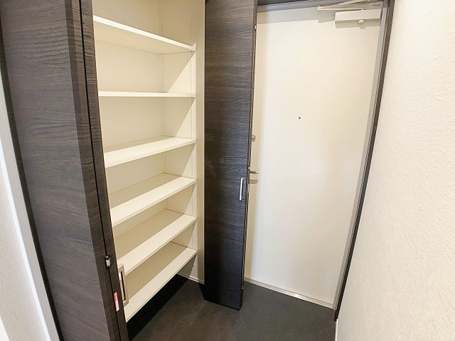 【玄関】 | La Veriteノムラ大喜新町【名古屋市賃貸・宅配ボックス】