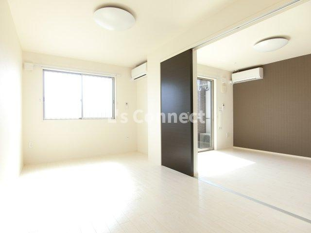 【その他】 | ラトゥールⅢ | 洋室にもエアコン付きです。