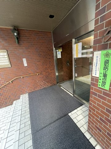 グランドメゾン新宿御苑のエントランス