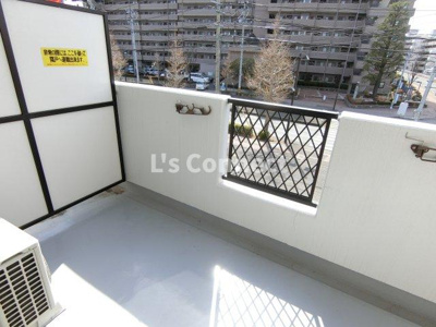 【バルコニー】 | プログレス八乙女 | ２階のお部屋で洗濯物もたくさん干せます。