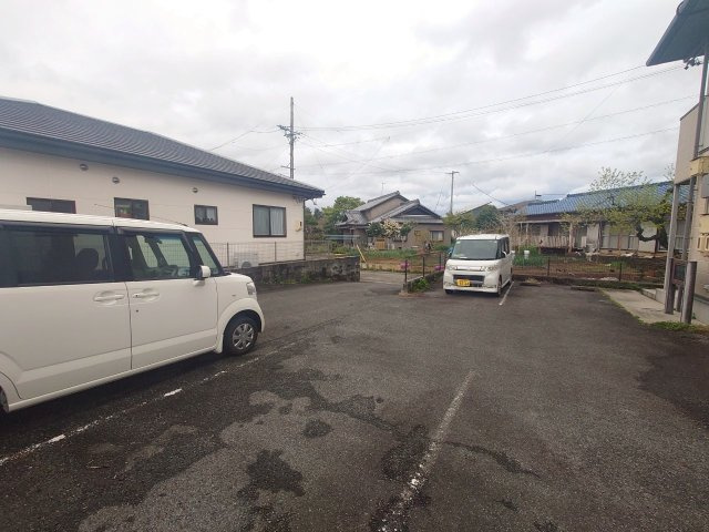 コンフォート井上の駐車場