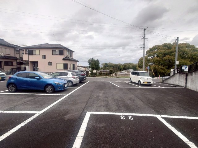コンフォート井上の駐車場